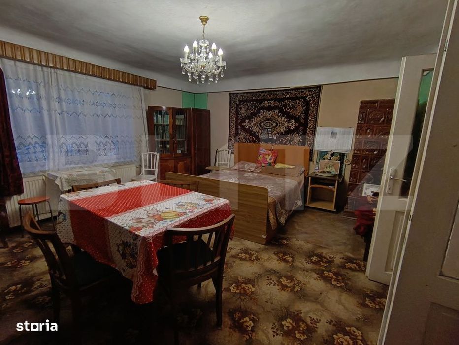 Casa cu 4 camere, baie, bucatarie, anexe, pivnita, teren 1000 mp