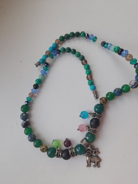 Продаю бусы разные