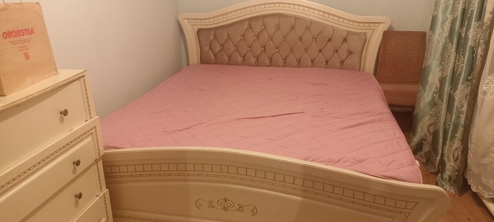 Продам спальный гарнитур