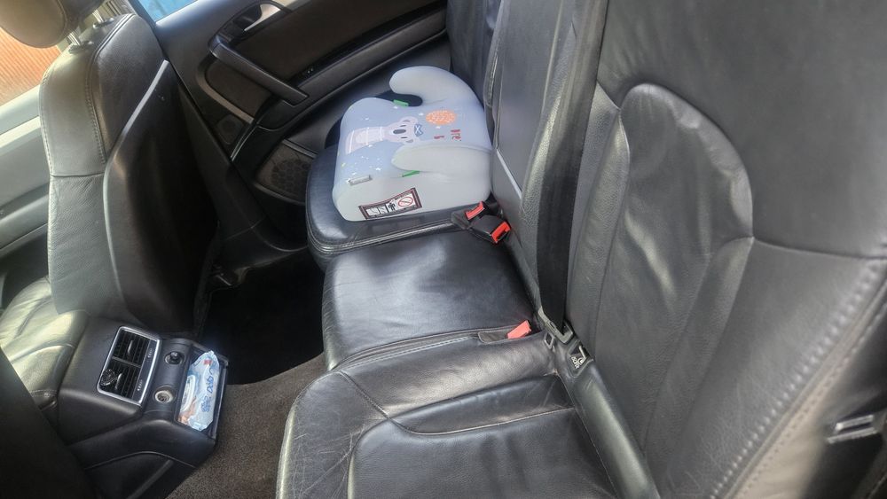 Автомобил Audi Q7