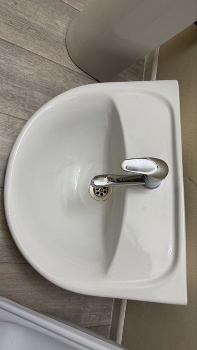 Продаю унитаз и раковину