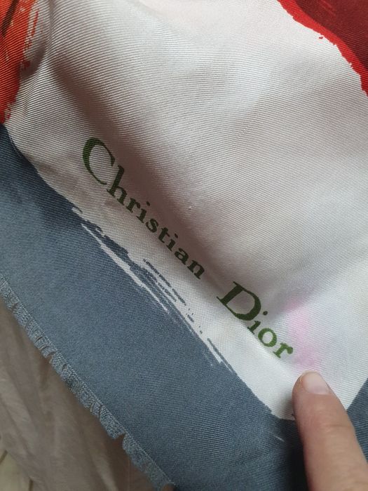 Шалове Acne Studio, Dior.Louis Vuitton,Burberry Tommi Hilfiger