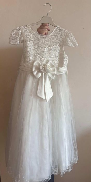 Нарядные платья  белое и красное