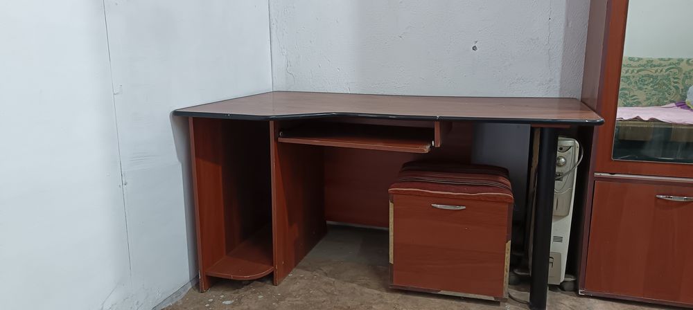продам стол письменный