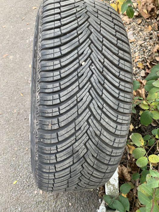 Vind genti cu anvelope 225/40/18 in stare f buna m+s