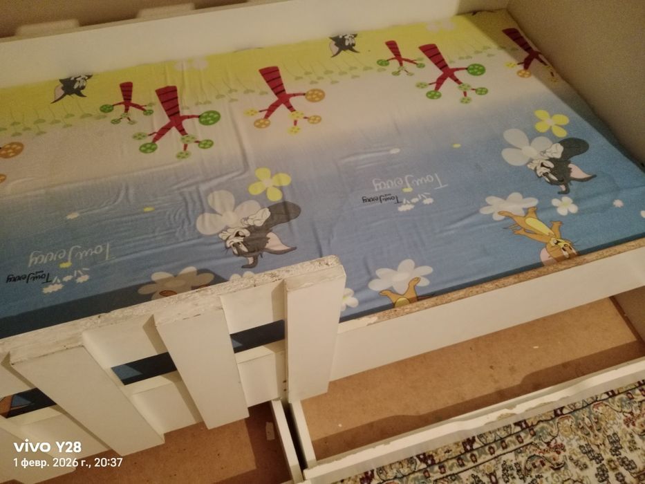 Кровать двухъярусная б/у