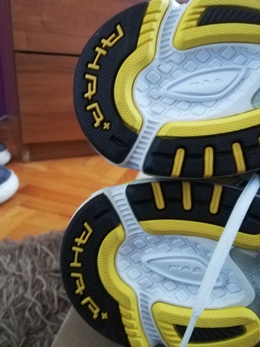 Нови и оригинални маратонки Asics номер 47