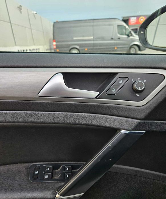 Volkswagen Golf 7 Variant Automat | Panoramic | Masaj | Navi | Cârlig