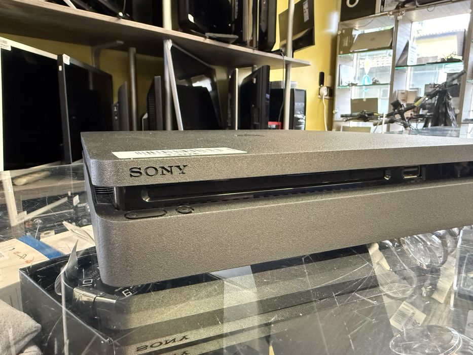 Playstation 4 500GB + 2 Джойстика