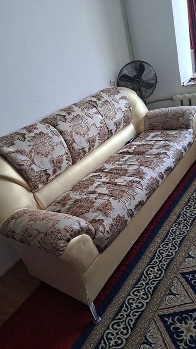 Диван и два кресла б/у