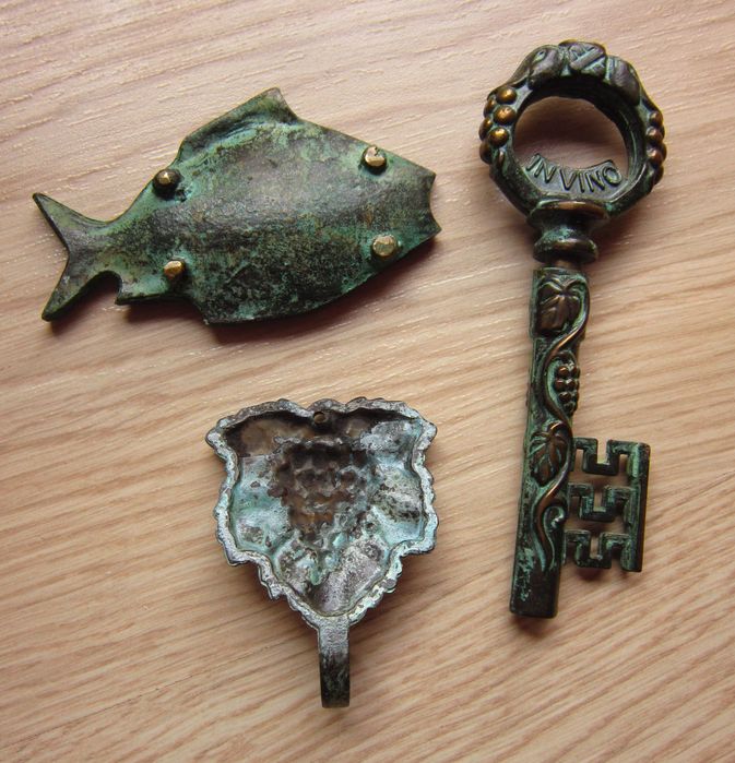 cadou rar Germania 1960 Peste, Cheie,Carlig  bronz patina