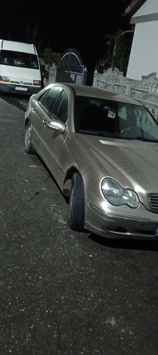 vand sau schimb cu masina cu 7 locuri