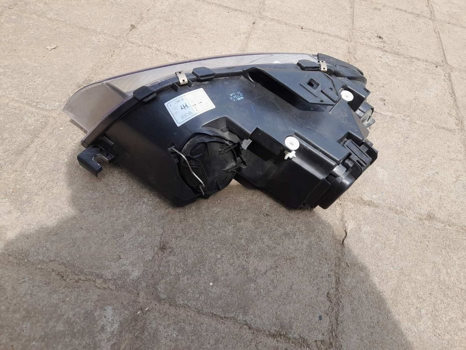 Audi  A3 8P    Десен фар
