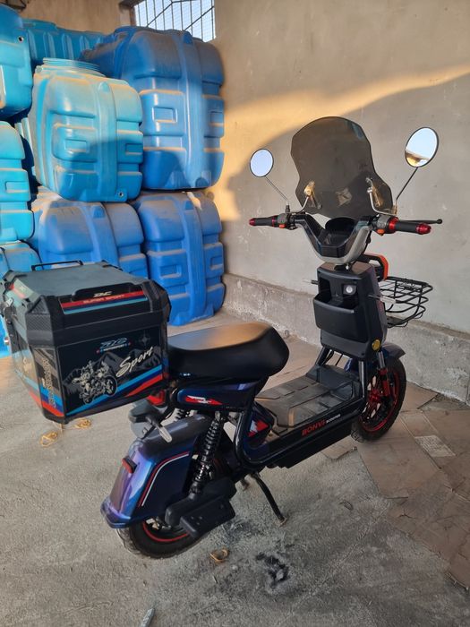 янги холатдаги скутер