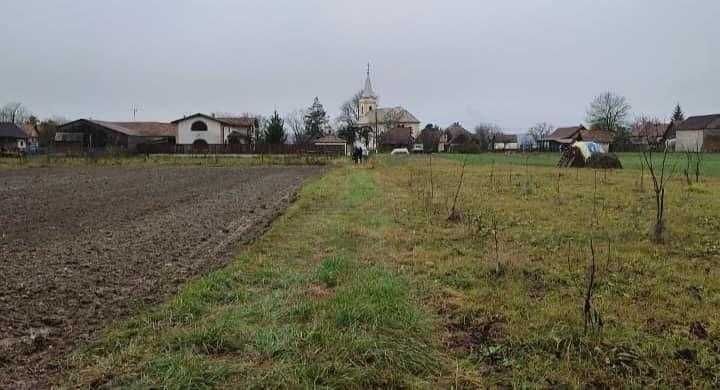 ERNEI - Teren intravilan langa Biserica Catolica