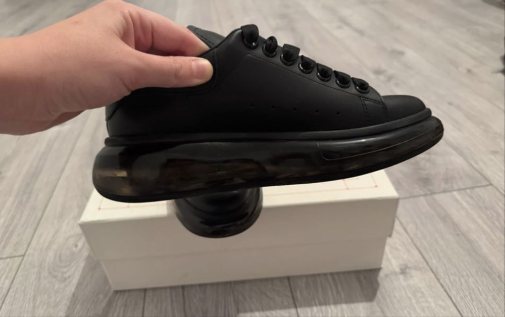 Pantofi sport Alexander McQueen originali, mărimea 38 – stare ca nouă