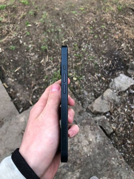 Продам айфон 13...