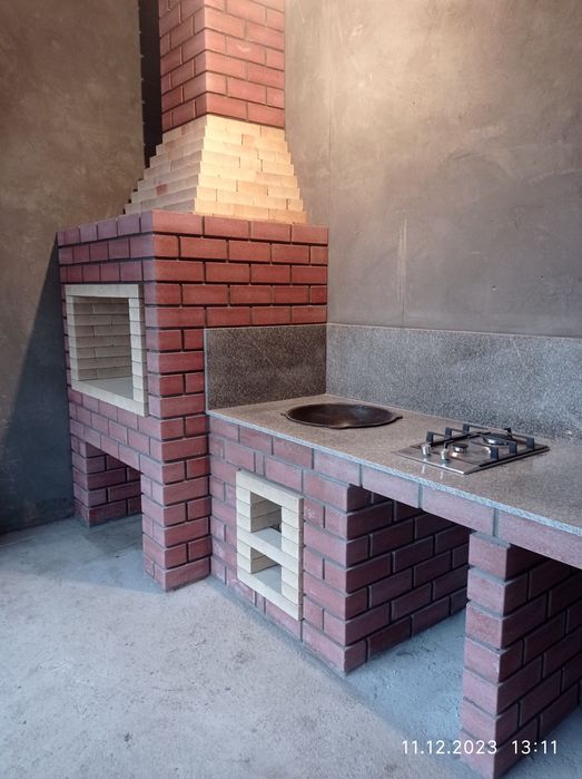 Летняя кухня Барбекю очаг камин пицца печь.