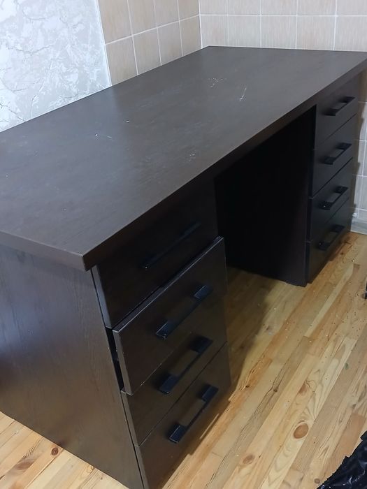 Письменный стол для нужд