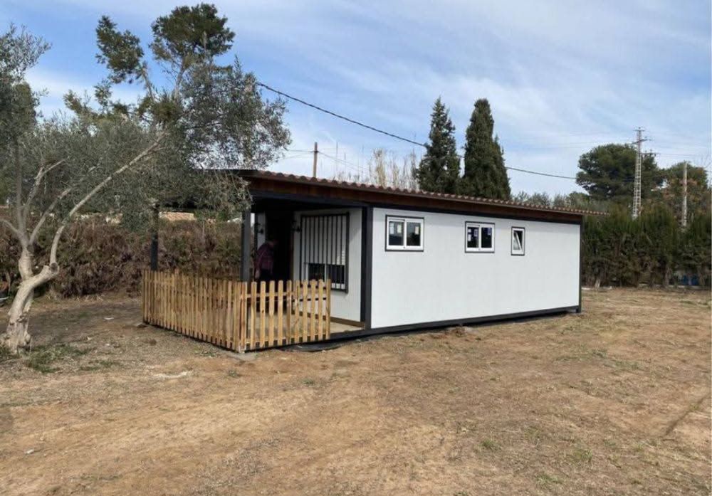 Vindem case din structura metalica si containere