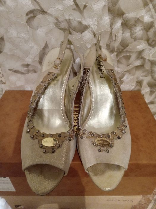 Туфли б/у на каблуках