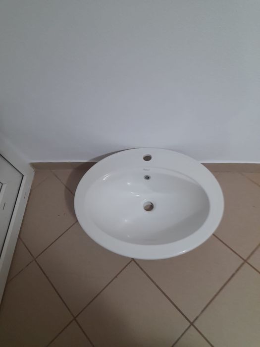 Vând lavoare baie