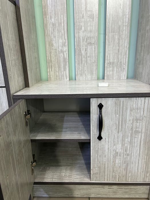 Прихожая в сером цвете