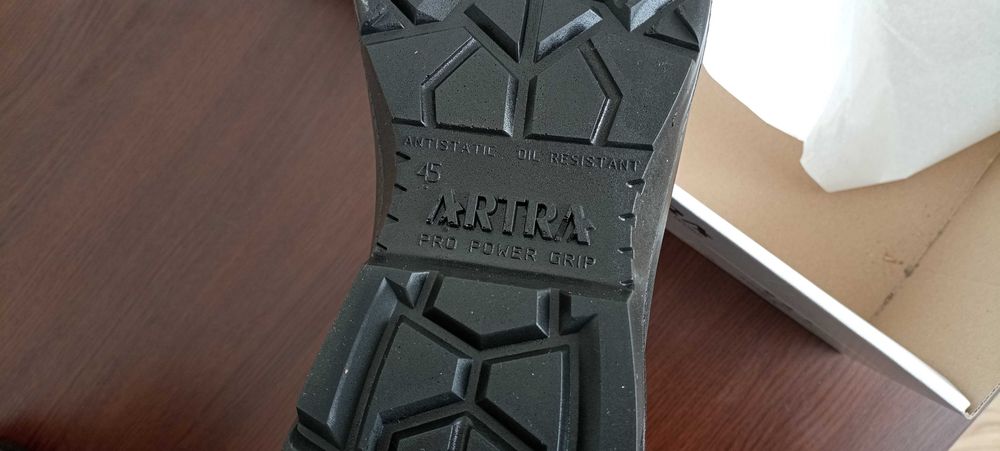 Продавам нови кубинки