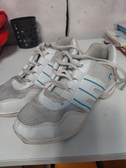 Кроссовки для танцев