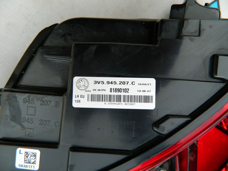 Stop Led stanga spate Skoda Superb 3 Facelift 2020-2022 cod 3V5945207C