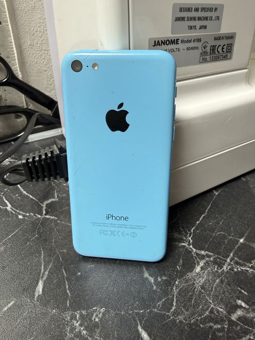 Iphone 5C в хорошем состоянии