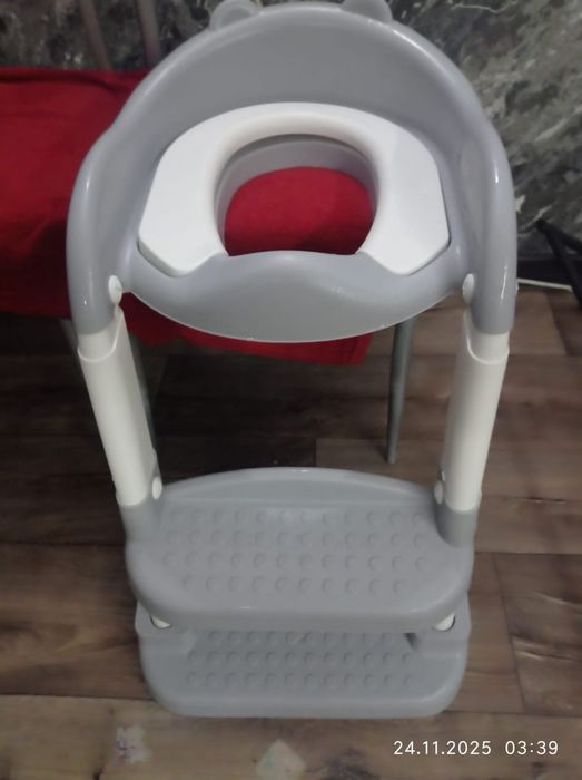 Детское сиденье на унитаз