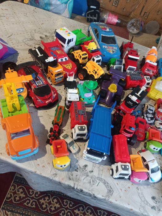 Продам пакет машинок