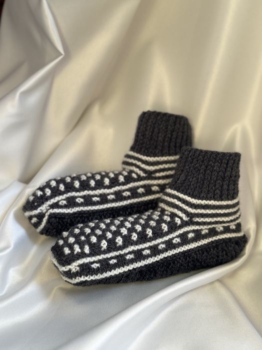 вязаные носки из мягкого акрила