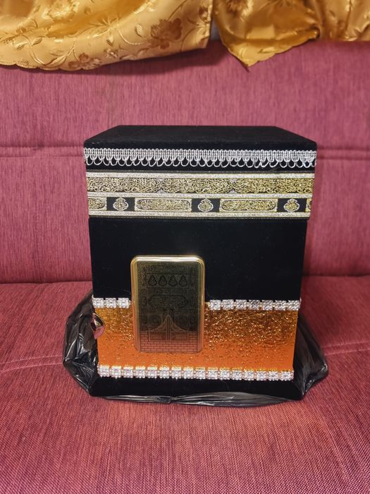 Ислямски религиозен комплект – Коран, тесбих, килимче и голяма Кааба (