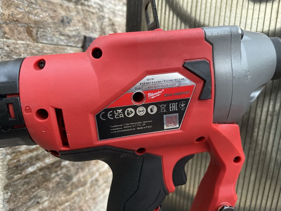 Pistol de tras popnituri milwaukee m18