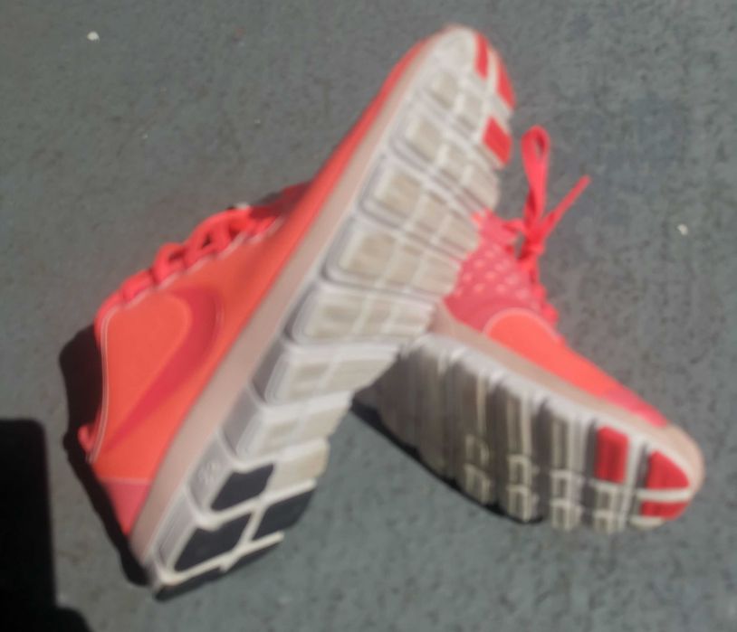 Nike FREE №39 Оригинални мн. леки дишащи, Внос от Англия. Стелка 25см.