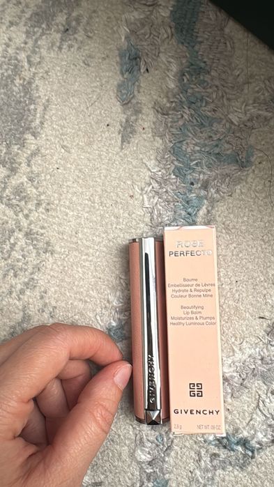 Помада румяна духи