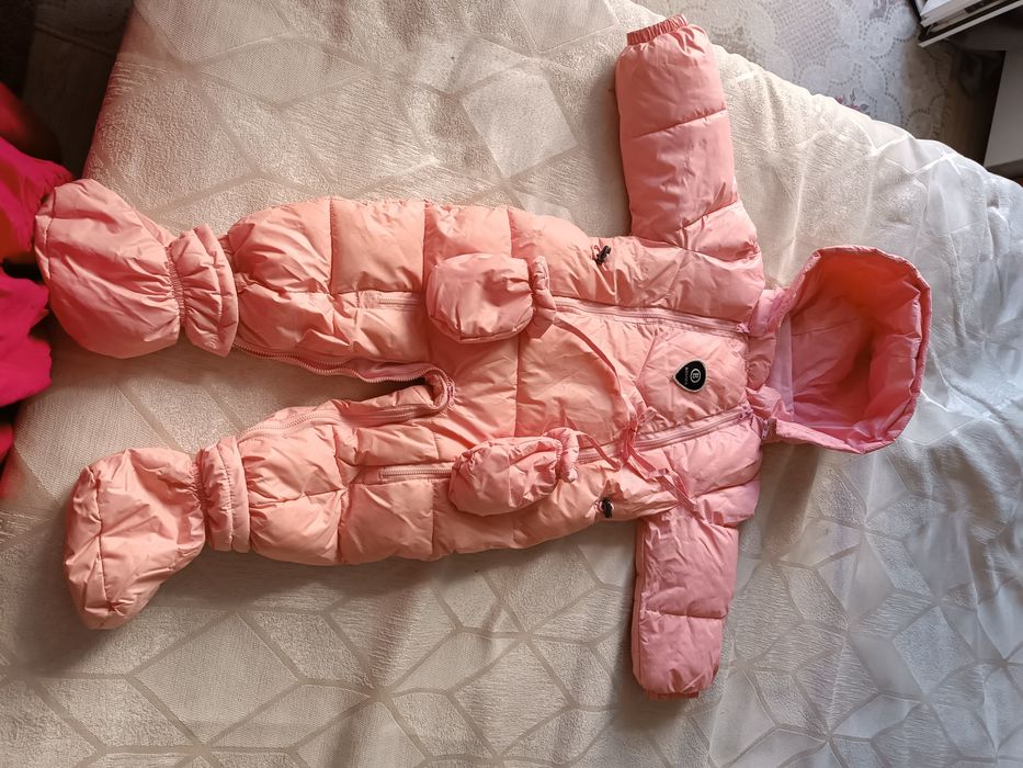 Продам детский комбинезон для девочки.