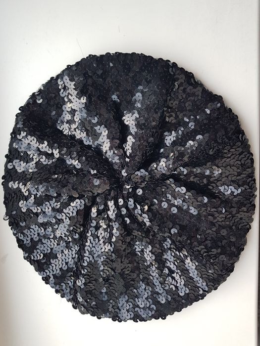 Береты с вышивкой и пайетками