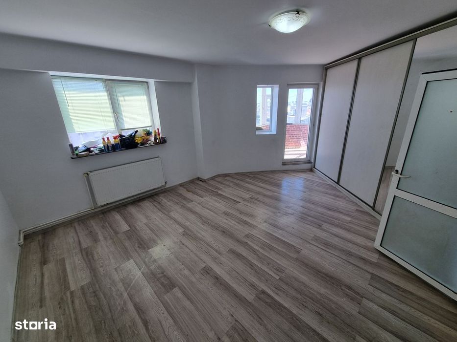 Apartament 3 camere zona Trocadero