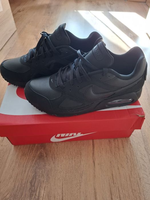 Оригинални маратонки  Nike air max  ivo leather