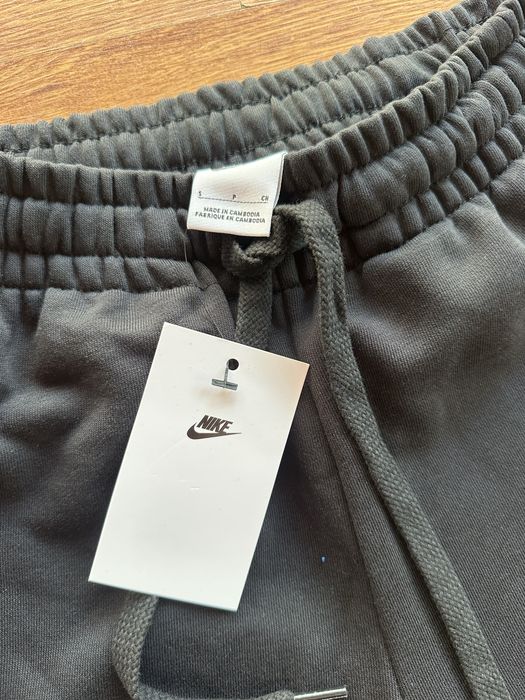 Мъжки,памучни,черни къси панталонки Nike с бяло лого