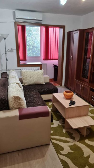 Apartament cu 3 camere de inchiriat in zona Dacia