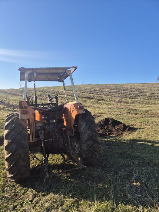 Vand tractor Fiat 4×4 cu incarcator