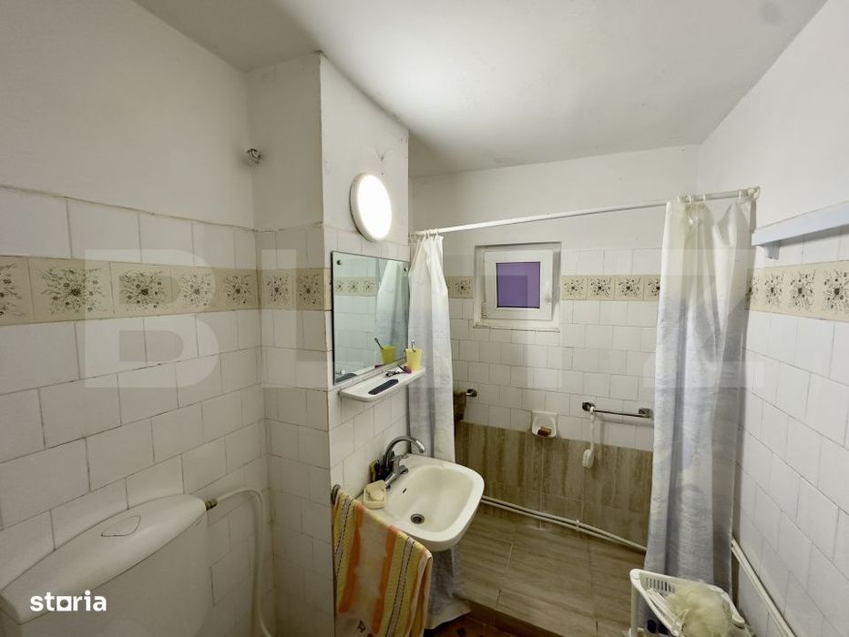 Apartament 3 camere decomandat, 76 mp, 2 bai, balcon, etaj 2 – Cugir