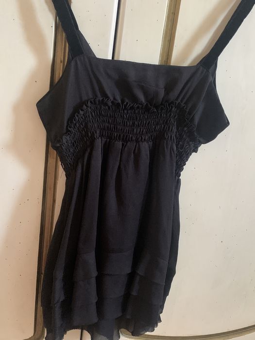 Елегантен дамски черен топ с кадифе и тюл