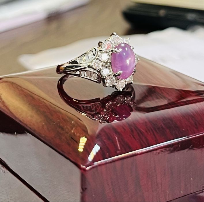 Платинен пръстен със звезден сапфир и брилянти