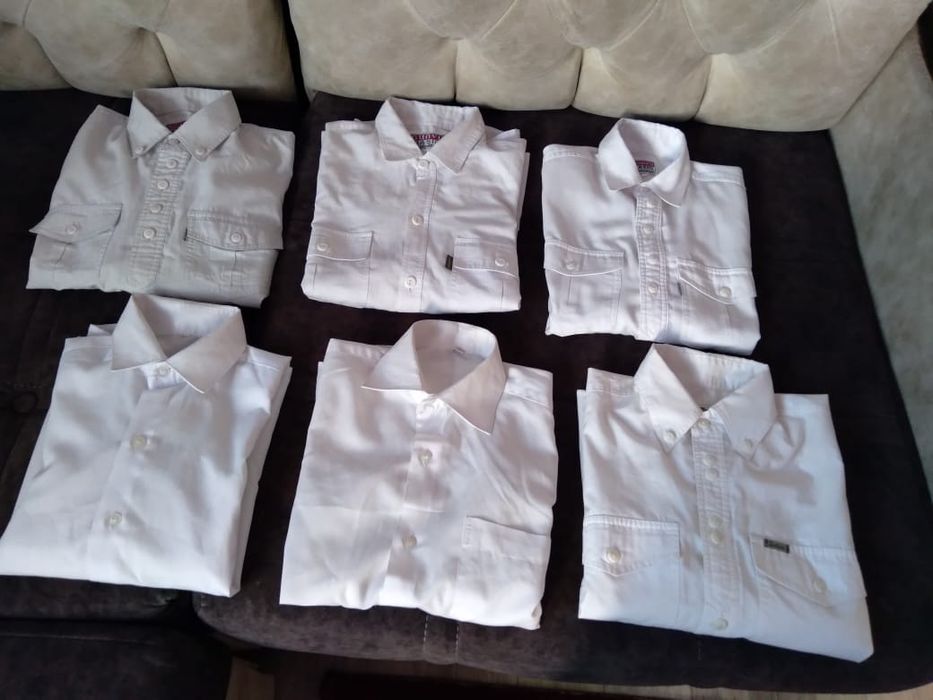 Рубашки   белые.