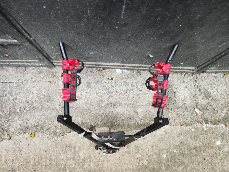 Suport pe cârlig pentru maxim 3 biciclete